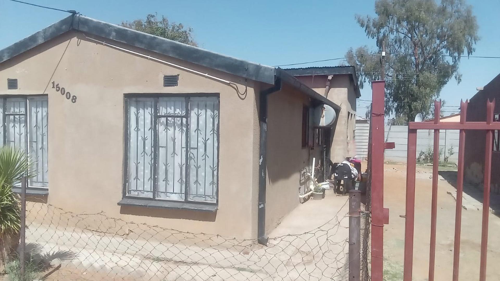 Front View of property in Thabong