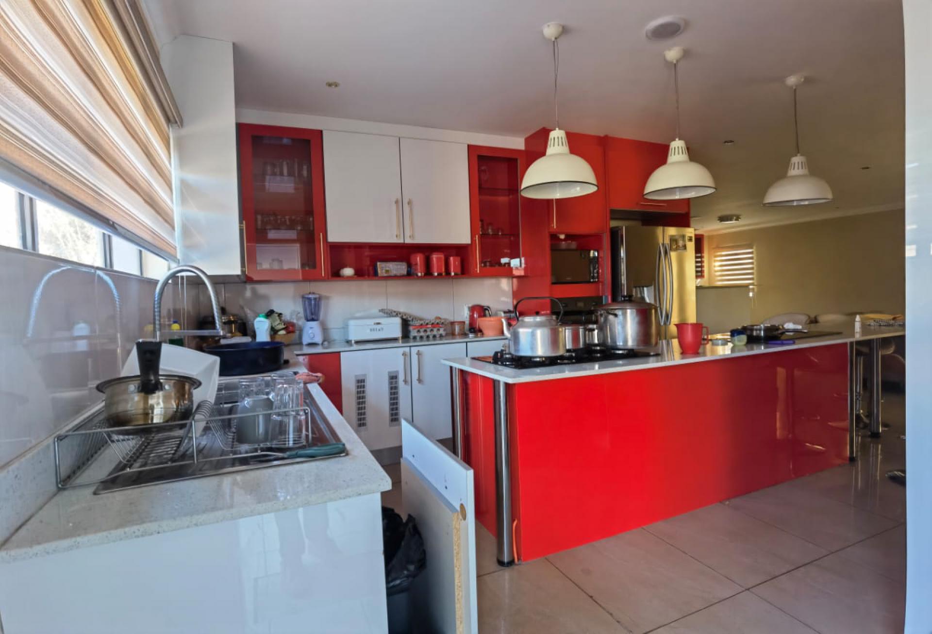 Kitchen of property in Claremont