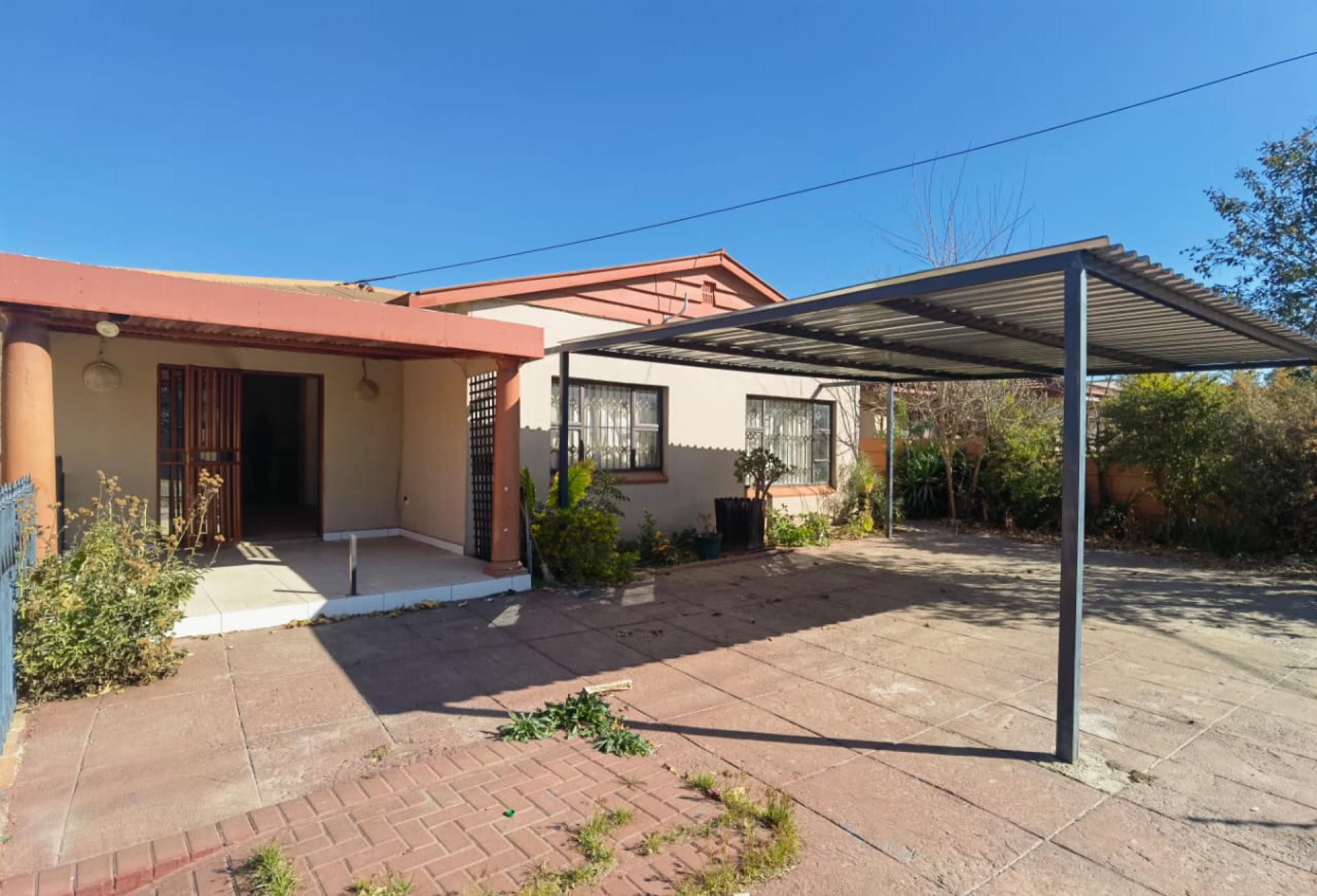 Front View of property in Claremont