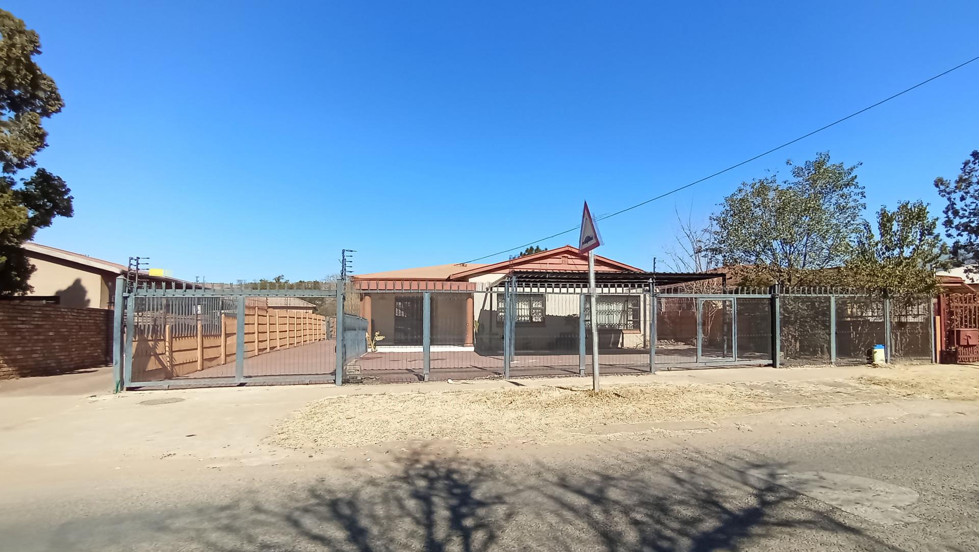 Front View of property in Claremont