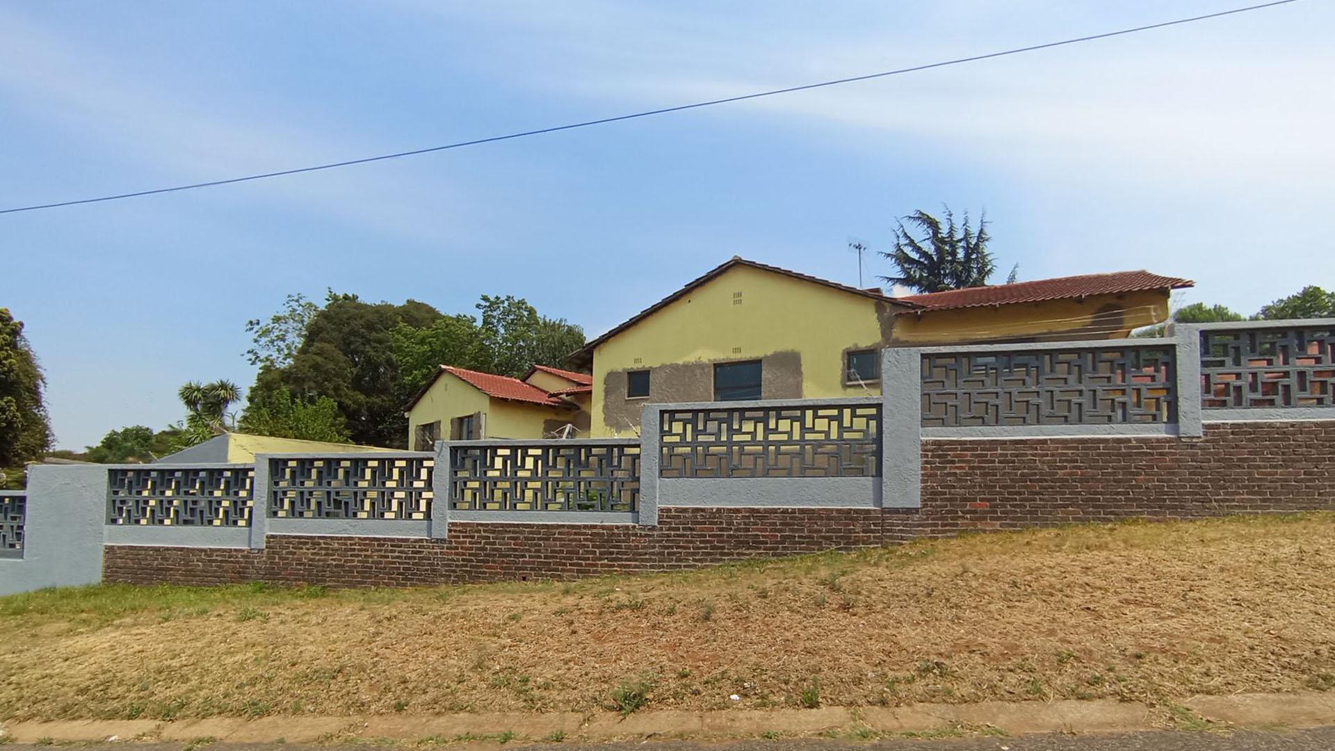 Front View of property in Dewetshof