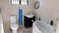 Main Bathroom - 4 square meters of property in Reservior Hills