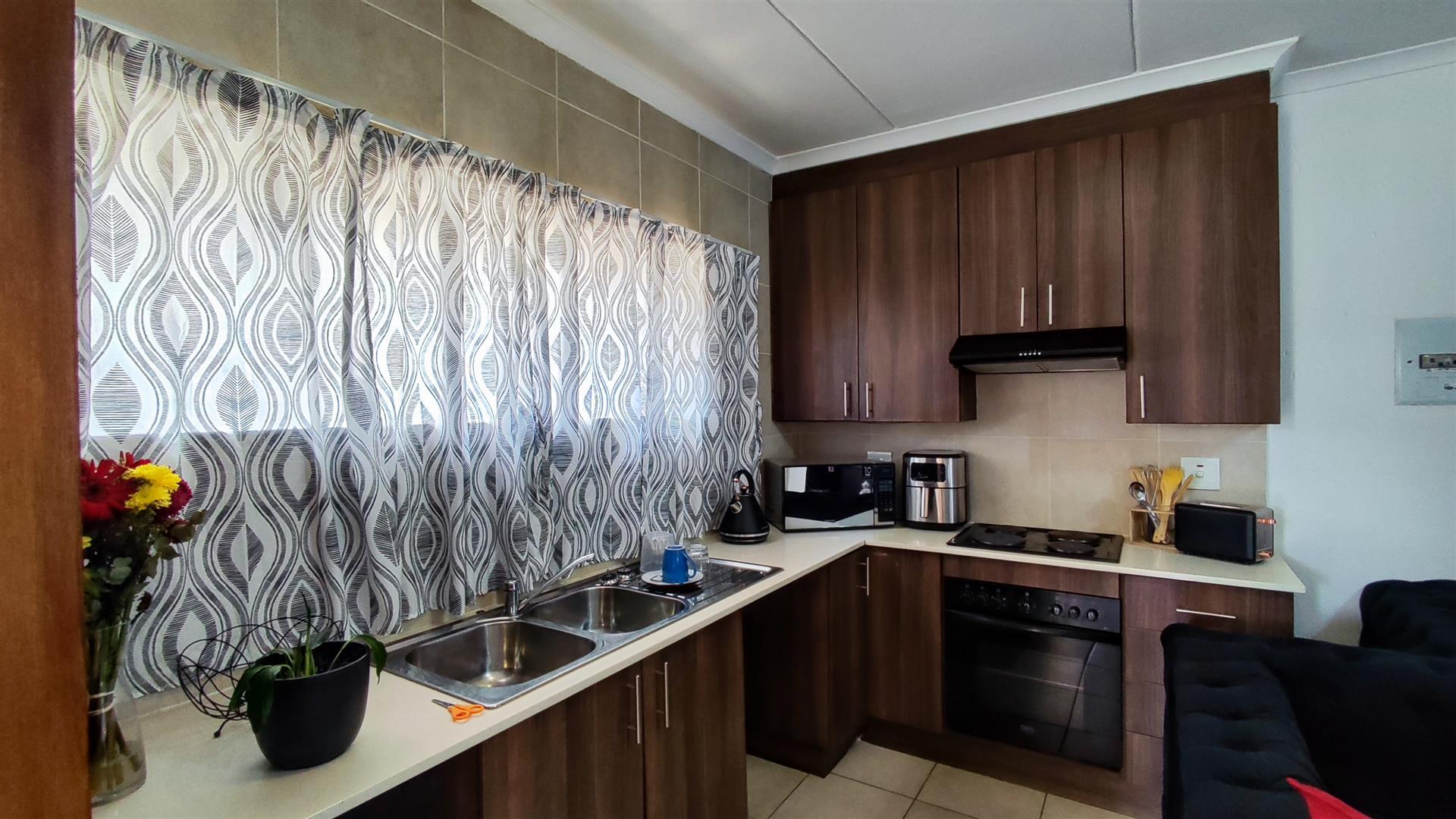 Kitchen - 9 square meters of property in Helderwyk Estate