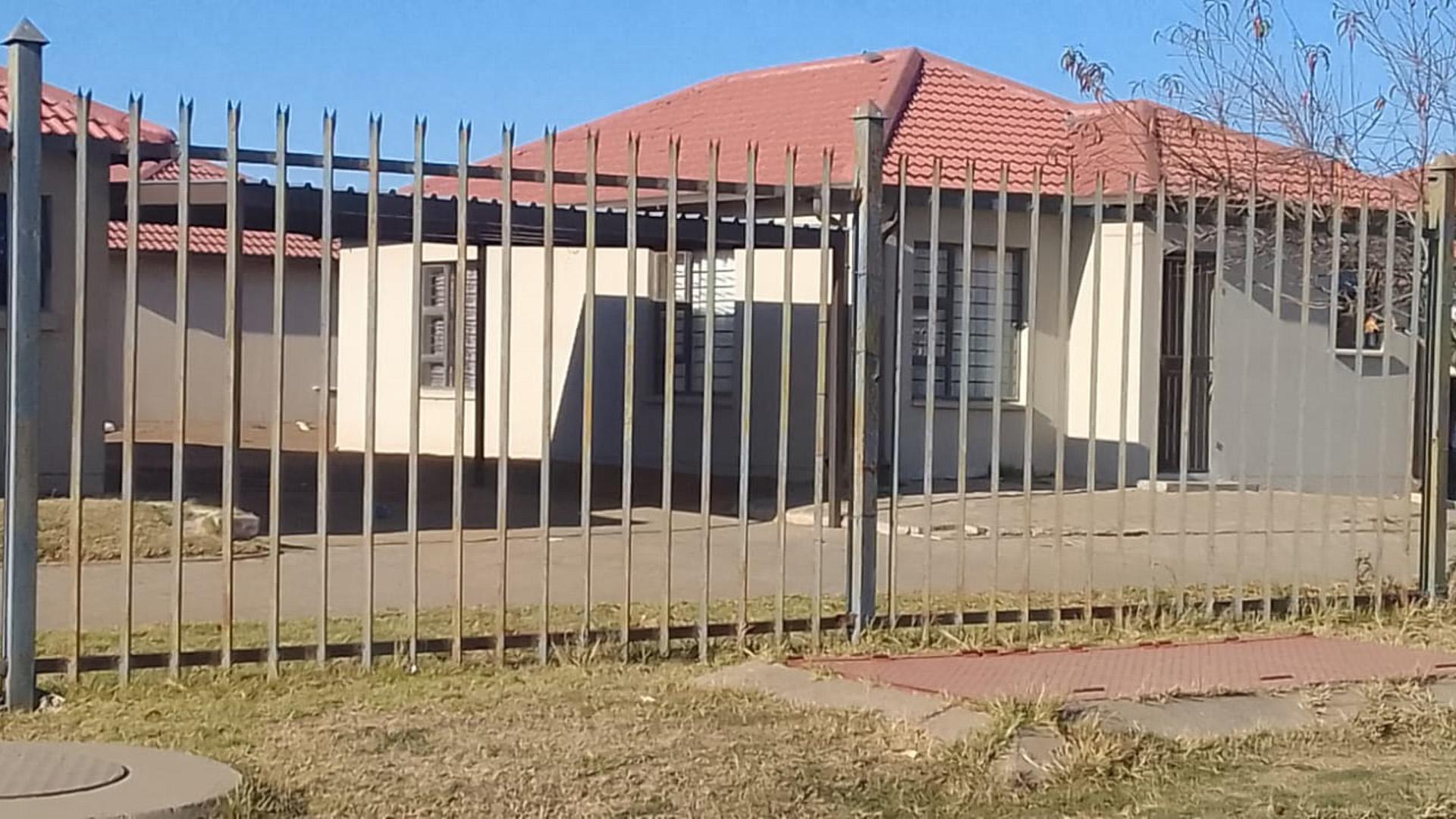 Front View of property in Grasslands