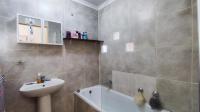 Bathroom 1 - 3 square meters of property in Klopperpark