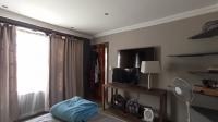 Bed Room 1 - 15 square meters of property in Chartwell A.H.