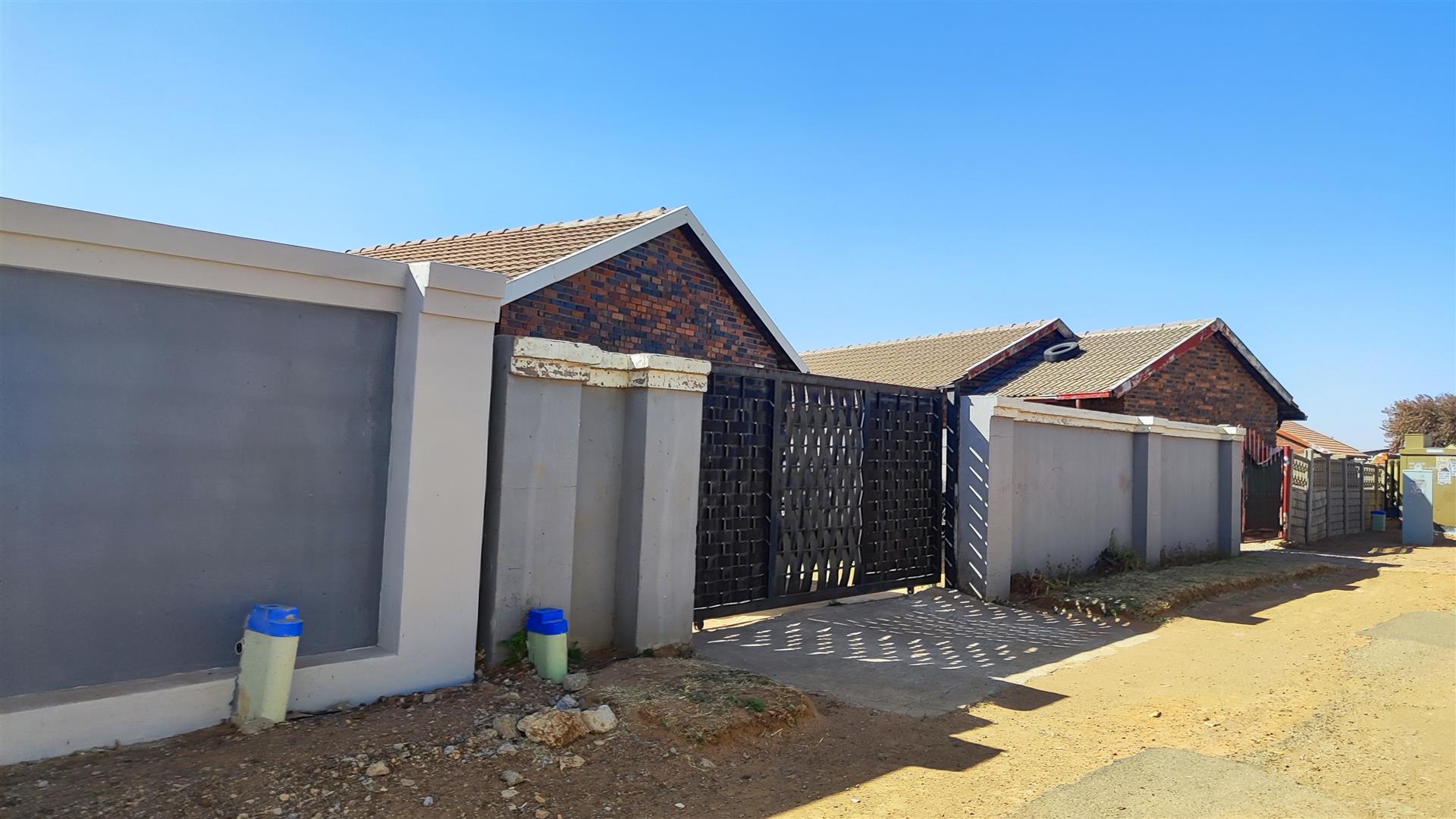 Front View of property in Thulani