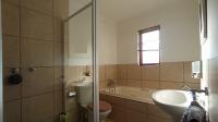 Bathroom 1 - 7 square meters of property in Barbeque Downs