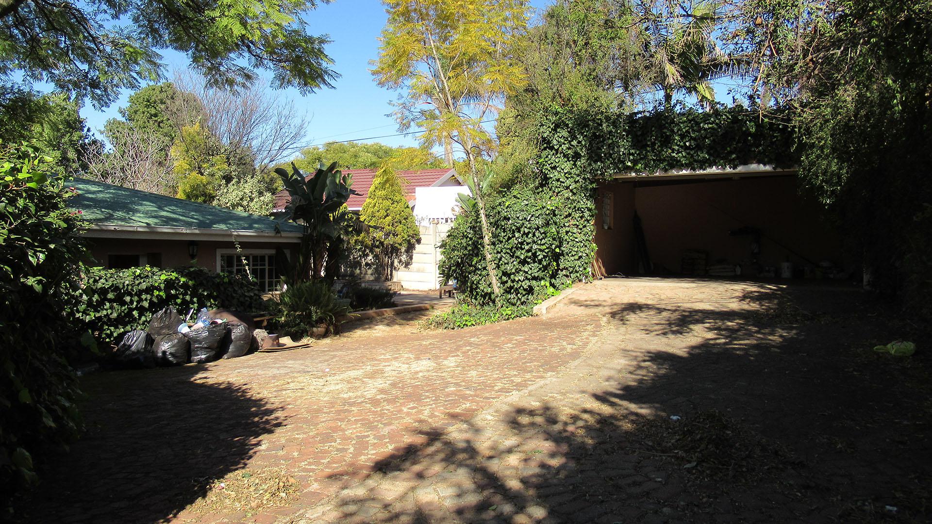 Front View of property in Melville