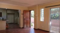 Lounges - 17 square meters of property in Melville