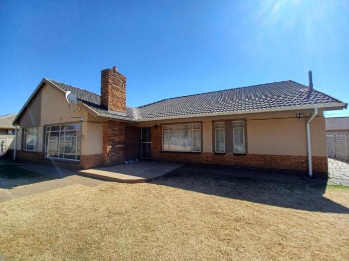 4 Bedroom House for Sale For Sale in Vanderbijlpark - MR638418