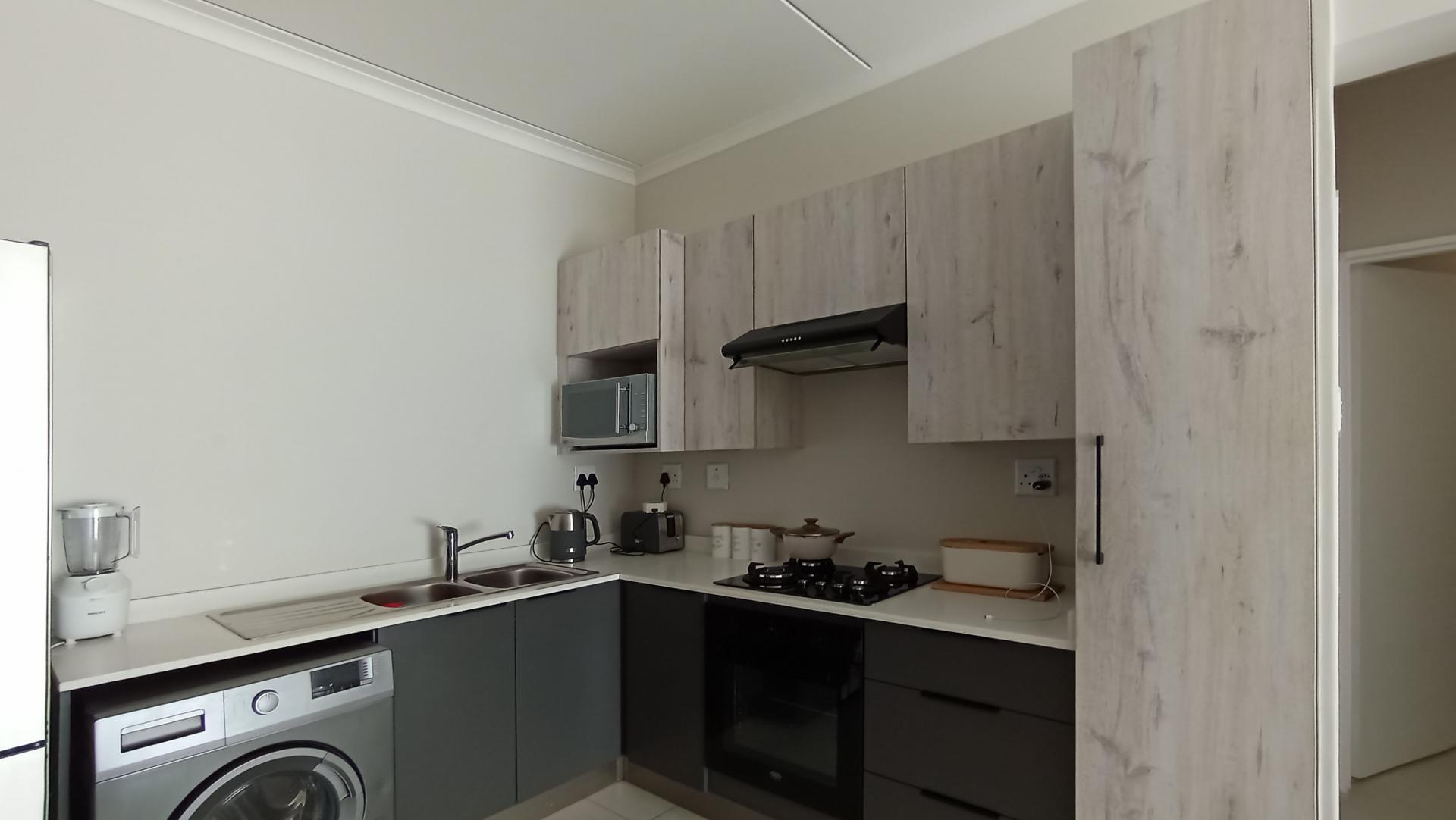 Kitchen - 8 square meters of property in Erand Gardens