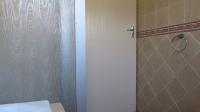 Bathroom 1 - 5 square meters of property in Hamberg