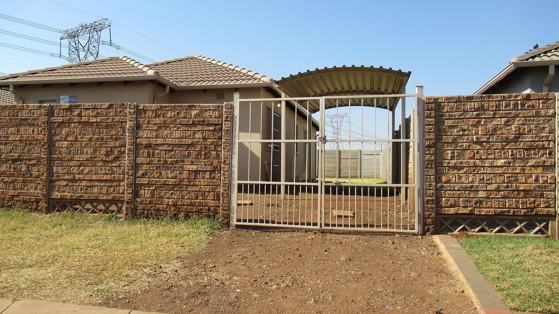 Front View of property in Sky City