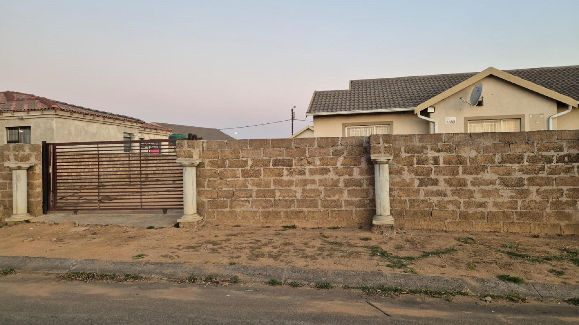 Front View of property in Klarinet