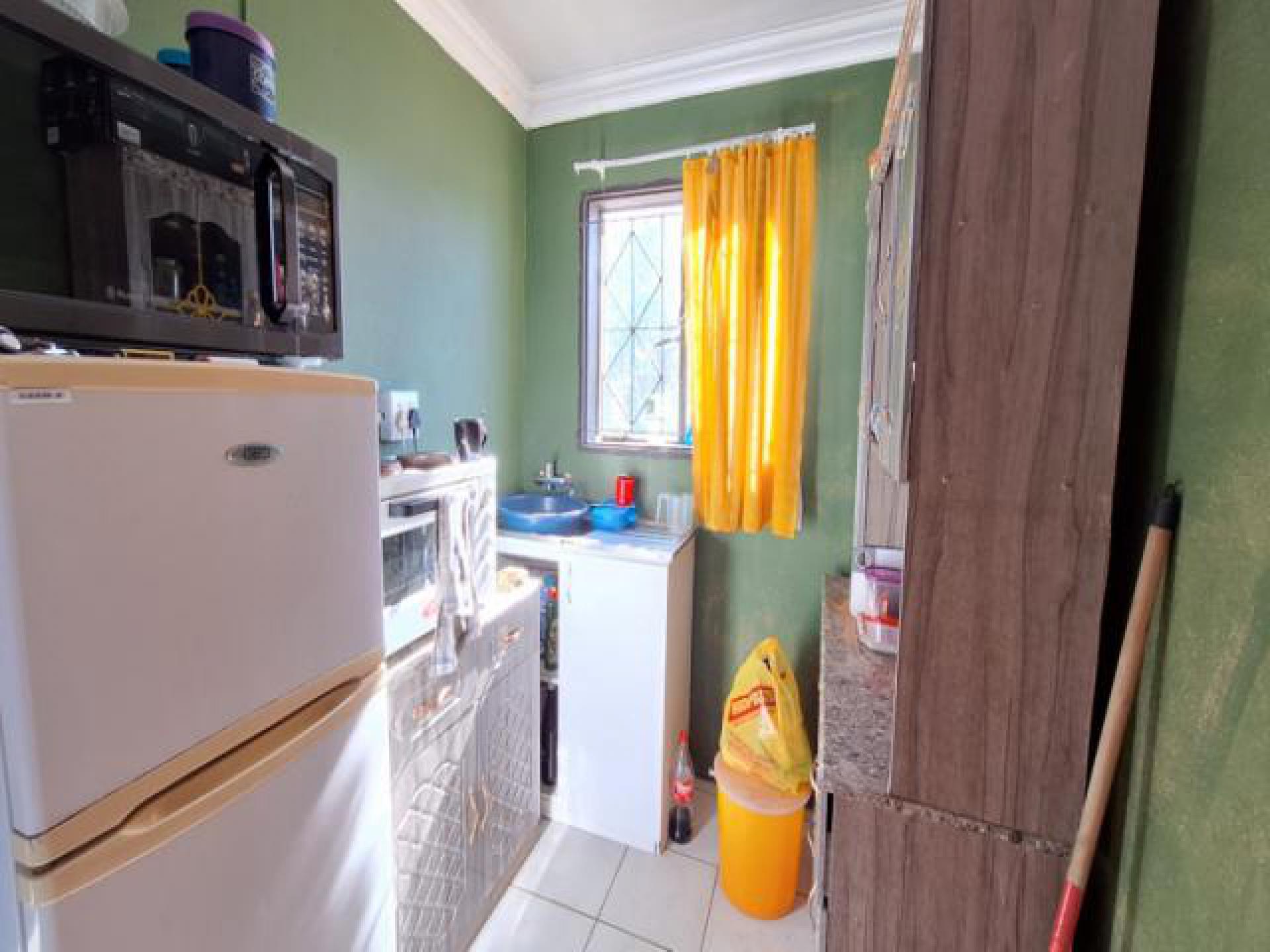 Kitchen of property in Heidedal