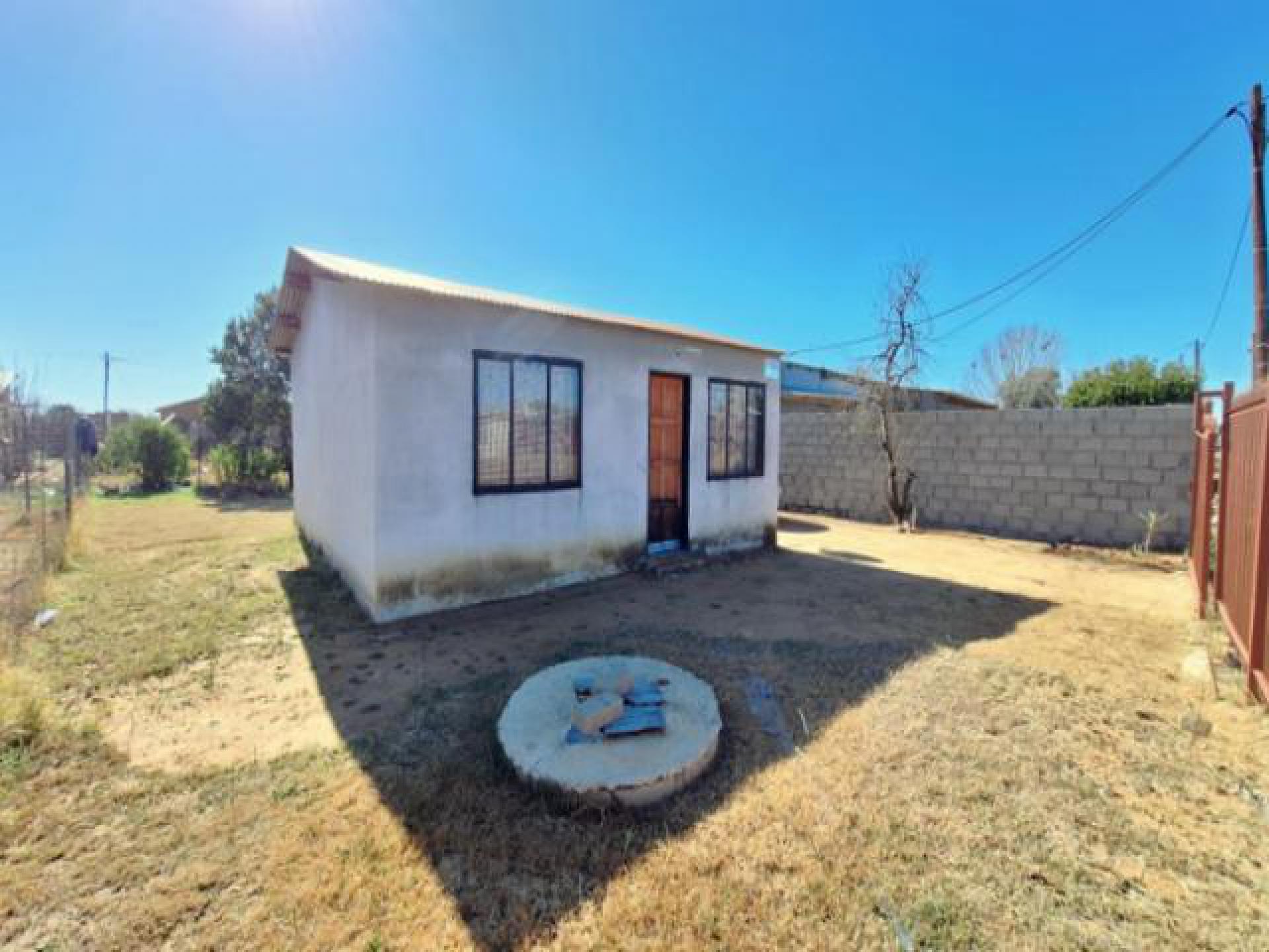 Front View of property in Heidedal