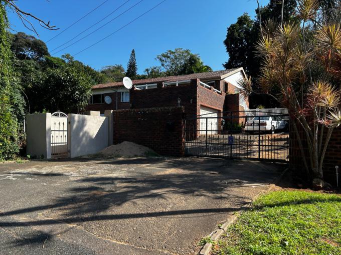 5 Bedroom House for Sale For Sale in Amanzimtoti  - MR638928