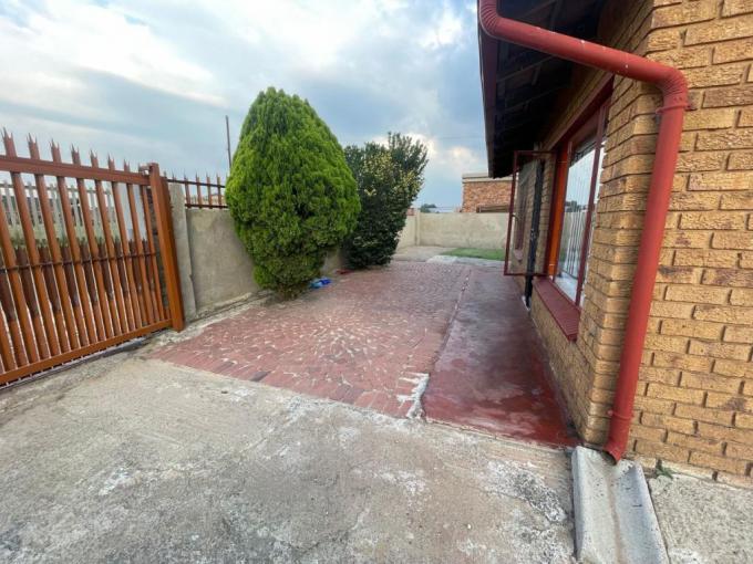 2 Bedroom House for Sale For Sale in Tsakane - MR638976