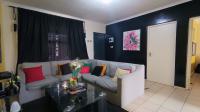 Lounges - 18 square meters of property in Parklands