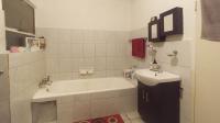 Bathroom 1 - 8 square meters of property in Windsor West