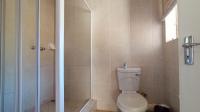 Main Bathroom - 5 square meters of property in Heuwelsig Estate