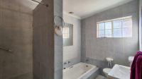 Bathroom 1 - 15 square meters of property in Dalpark