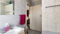 Bathroom 1 - 15 square meters of property in Dalpark