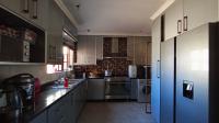 Kitchen - 13 square meters of property in The Reeds