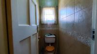 Bathroom 2 - 11 square meters of property in Persida