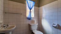 Bathroom 3+ - 3 square meters of property in Persida