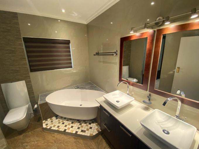 2 Bedroom Simplex for Sale For Sale in Centurion Central - MR639208