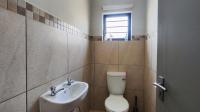 Guest Toilet - 2 square meters of property in Albertsdal