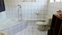 Main Bathroom - 7 square meters of property in Glen Hills