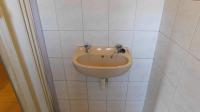 Guest Toilet - 2 square meters of property in Glen Hills