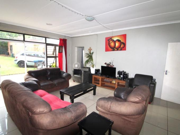 2 Bedroom Simplex to Rent in Queensburgh - Property to rent - MR639309