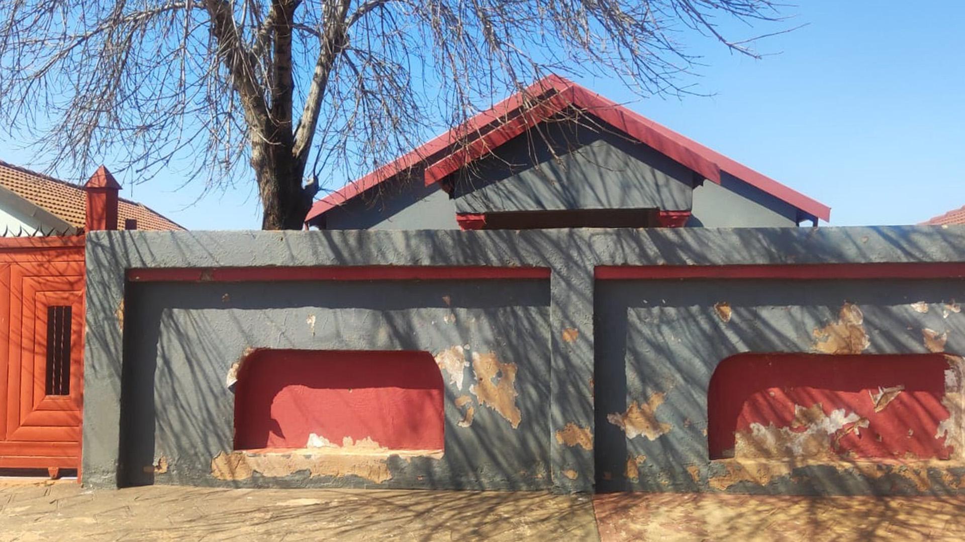 Front View of property in Soshanguve