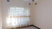 Bed Room 1 - 14 square meters of property in Umtentweni