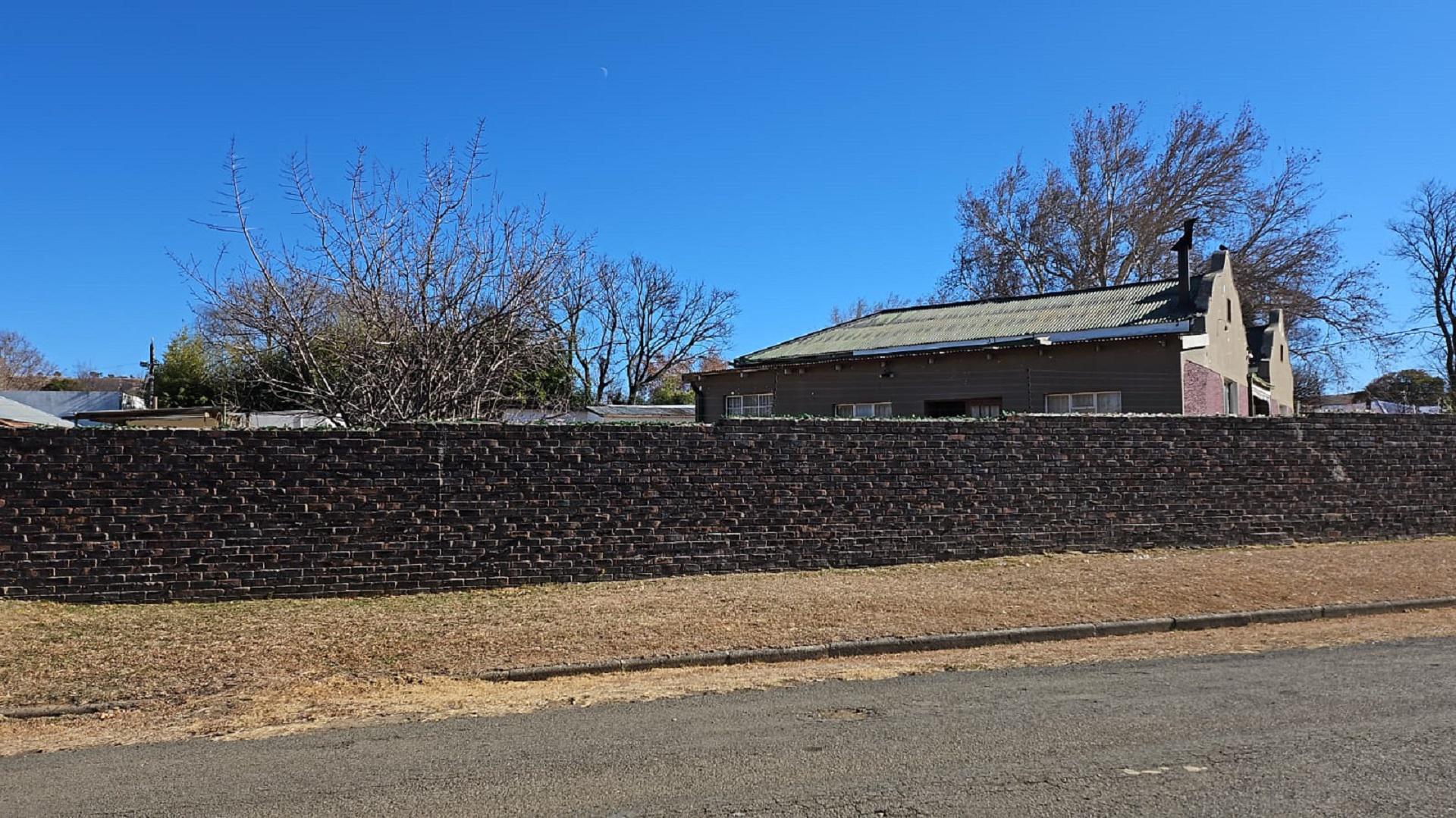 Front View of property in Ficksburg