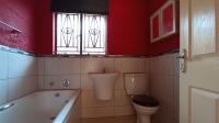 Bathroom 1 - 5 square meters of property in Danville