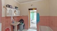 Main Bathroom - 9 square meters of property in Escombe 