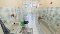 Bathroom 1 - 5 square meters of property in Escombe 