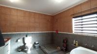 Main Bathroom - 17 square meters of property in Berario