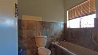 Bathroom 2 - 6 square meters of property in Berario