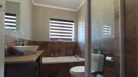 Bathroom 1 - 7 square meters of property in Berario