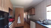 Kitchen - 25 square meters of property in Berario