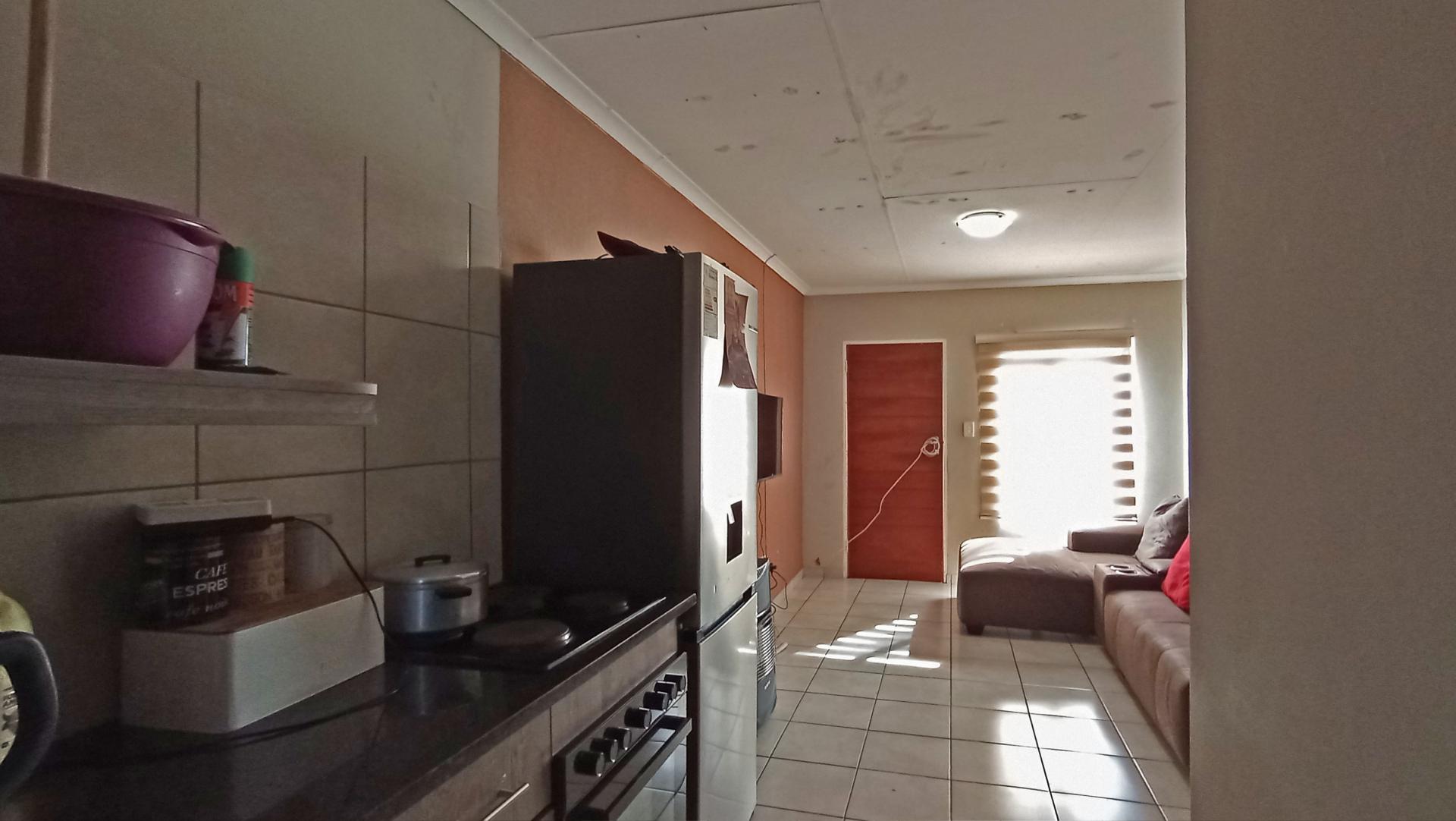 Kitchen - 6 square meters of property in Elandspoort