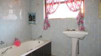 Bathroom 1 - 9 square meters of property in Westonaria