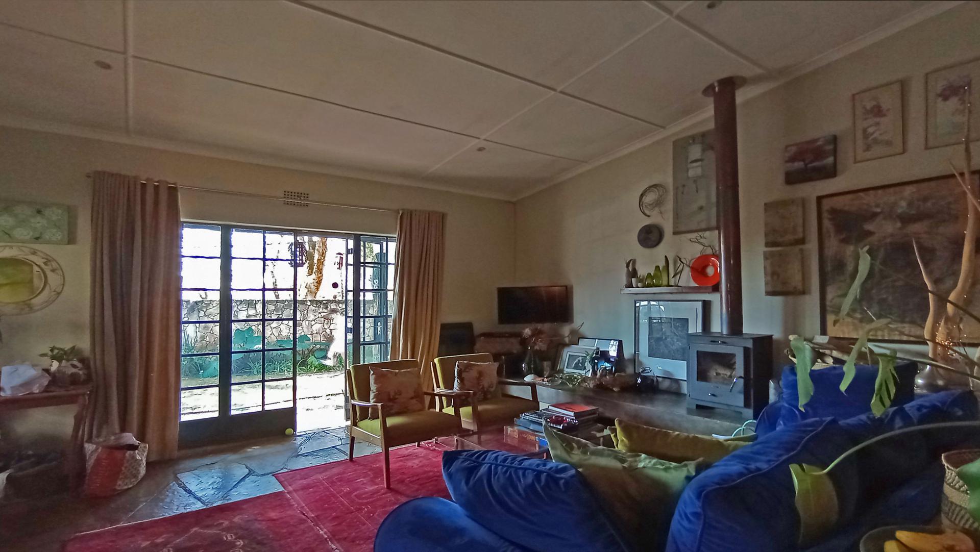 Lounges - 21 square meters of property in Melville