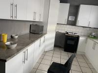 Kitchen of property in Sunnyside